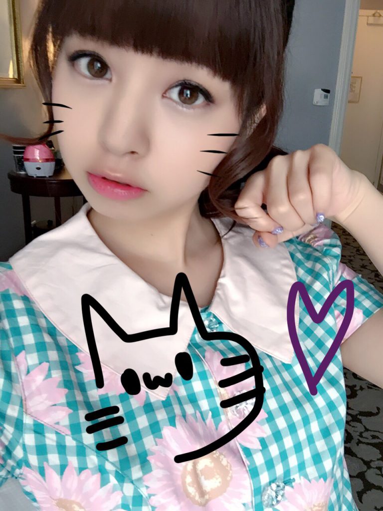 2016/7/1 (米) いきなり異次元世界の可愛さです。ネコ科の女性であることがわかります。朝10:00とのことです。
