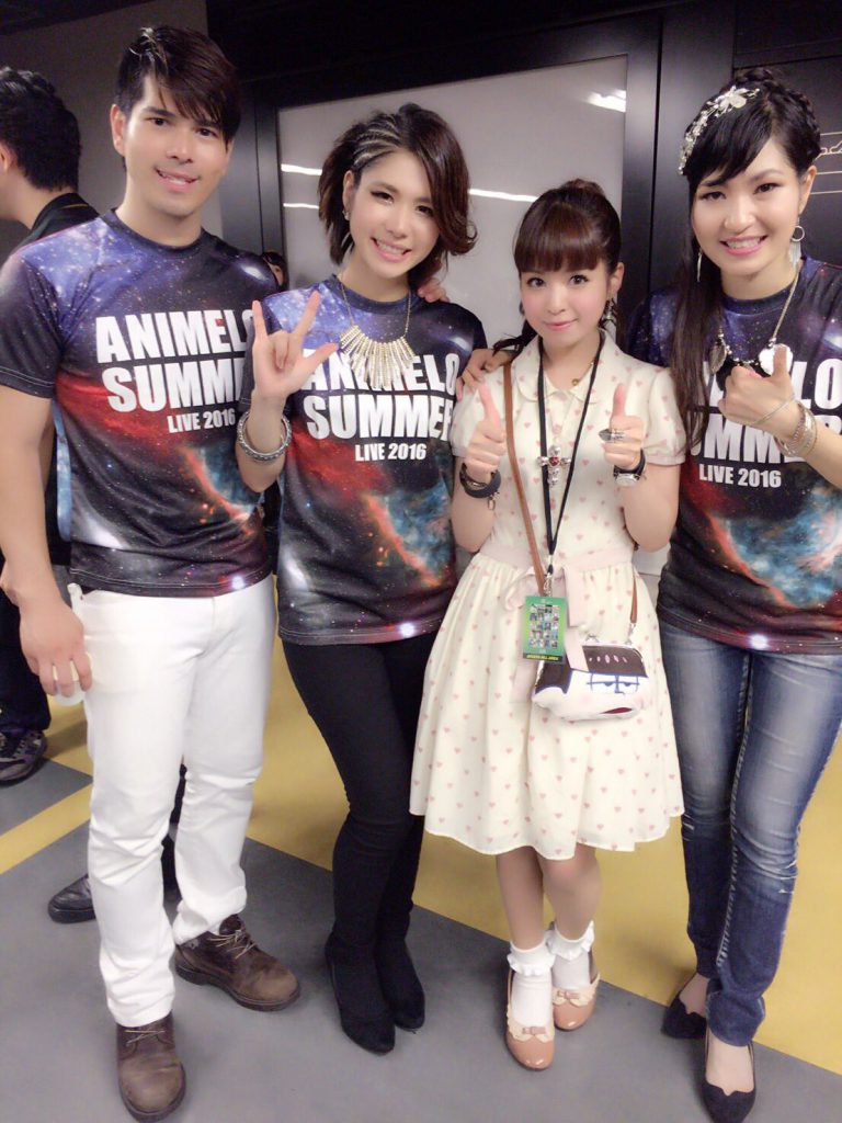 2016/8/26 アニサマ「AKINO With bless4の皆さんと☆久々にお会いできた(((o(*゚▽゚*)o)))!お会いするたびに、元気とパワーをいただきます!」