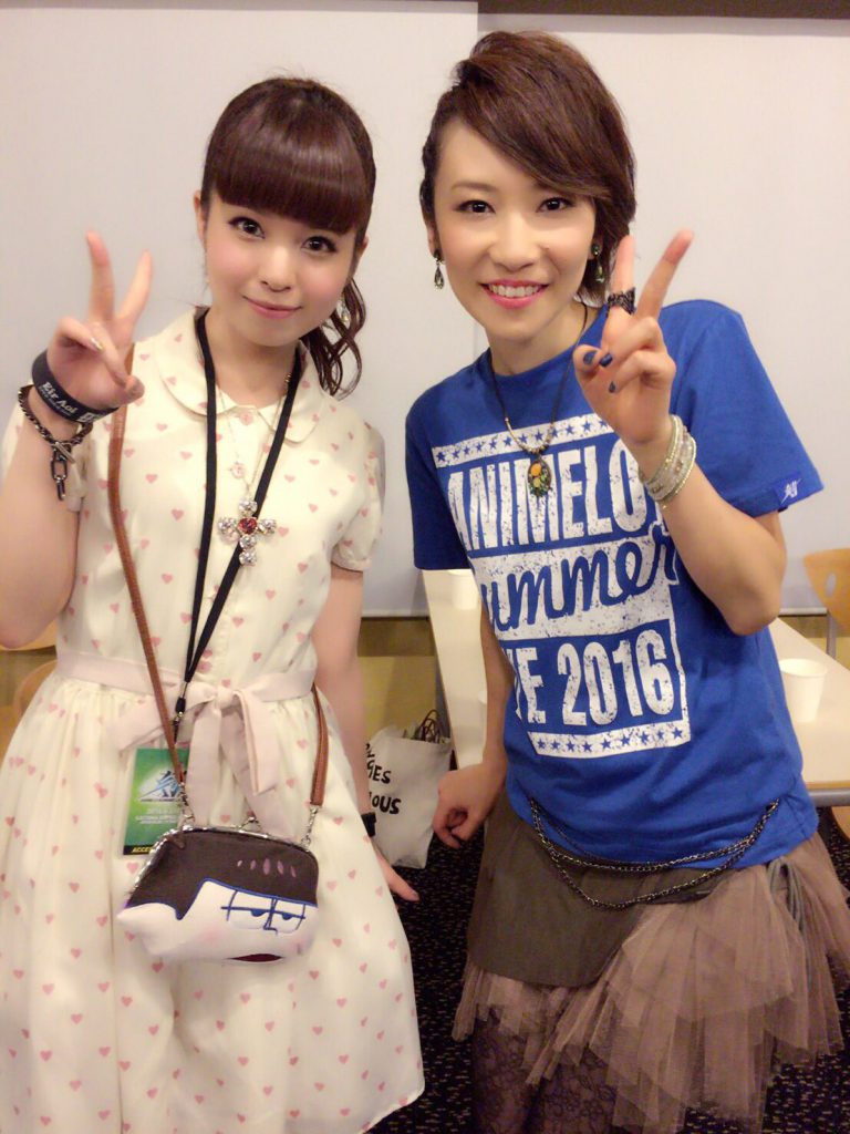 2016/8/26 アニサマ「Suaraさんと☆とてもお綺麗な歌声に癒されました…実は楽屋をご一緒させていただいていました??」楽屋でどんな話をしたのでしょうか。恋バナでなく金バナ?アニサマのギャラは安いとか。