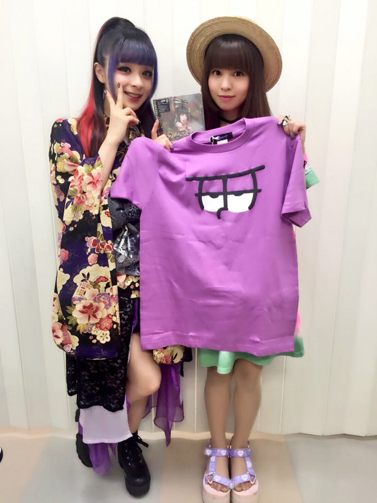 2016/8/19 メイリアさんからモデルをしたgalaxxxyのTシャツを頂いたとのことです。