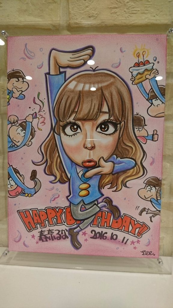あまり似ているようには見えないのですが。私にはこの手の絵が分かりません。昔,茶髪のときもあったと思いますが,なんで茶髪?本人が喜んでいるので,良いとは思います。